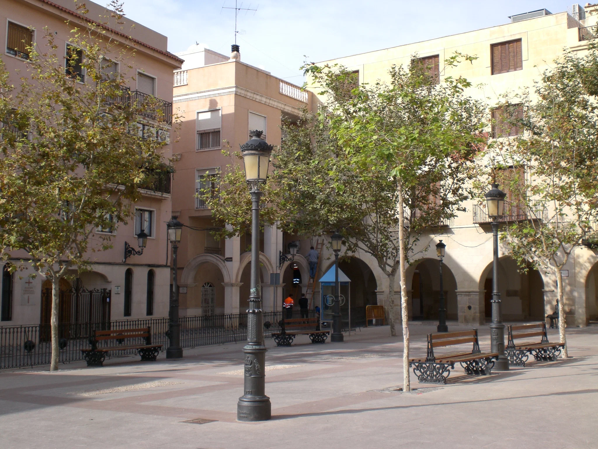 El Distrito 1 lleva a votación mejorar el acceso y plantar árboles en el aparcamiento bajo la pasarela de Vicente Albarranch