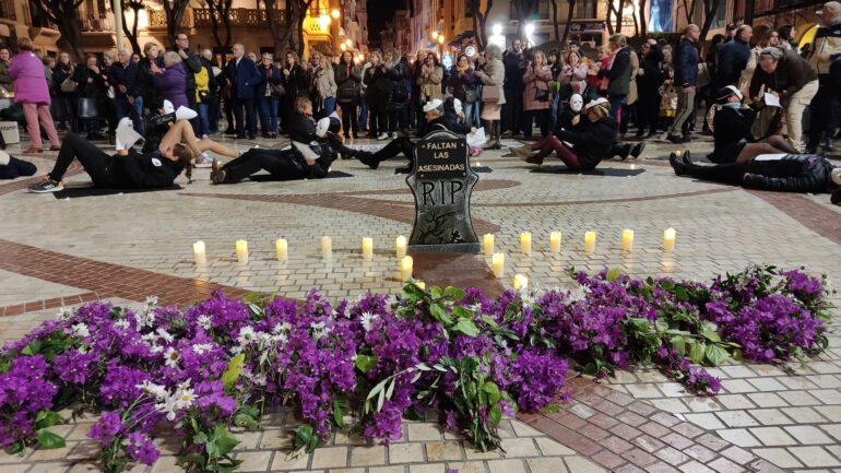 La Coordinadora Feminista vuelve esta tarde a la Plaça de Baix contra los feminicidios