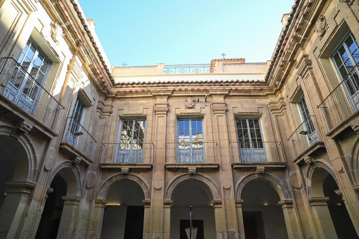 Treinta años creando en Elche: ABAE celebra su aniversario con una gran exposición en Las Clarisas