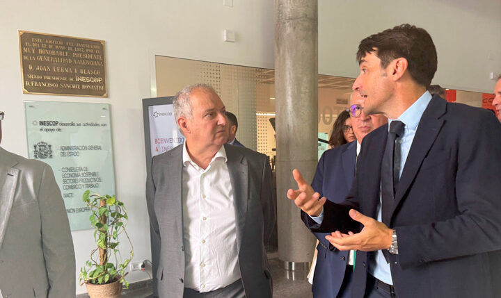 El ministro de Industria y Turismo, Jordi Hereu, durante su visita al centro tecnológico INESCOP