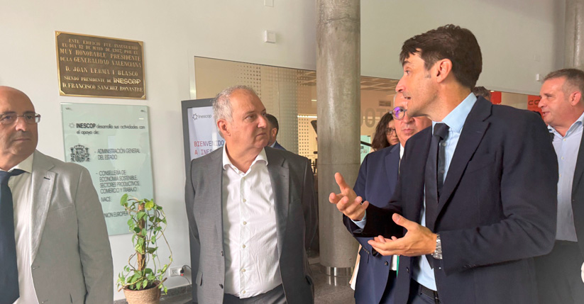 El ministro de Industria y Turismo, Jordi Hereu, durante su visita al centro tecnológico INESCOP