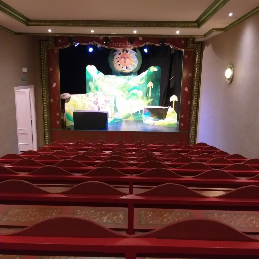 Interior de la Sala La Carreta de Elche, especializada en teatro de títeres y visual