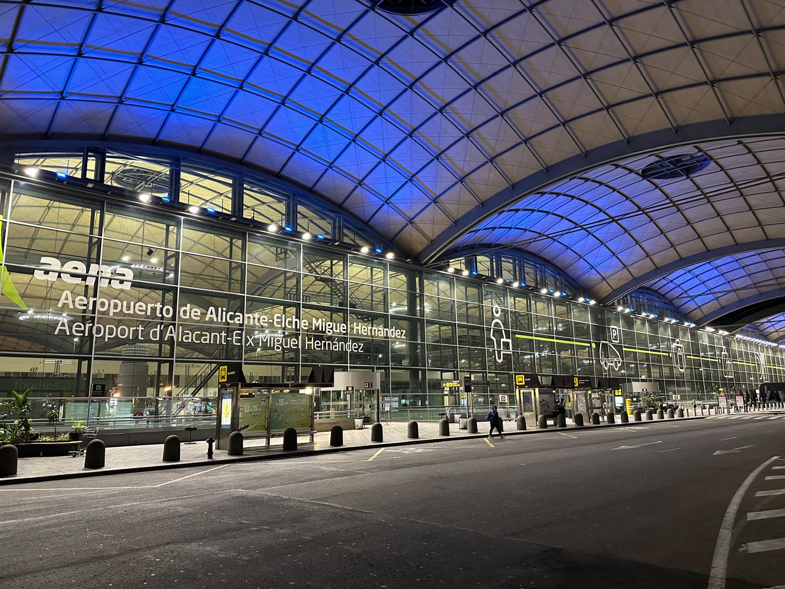 Aena destina otros 1,2 millones al mobiliario de la nueva sala VIP del aeropuerto Alicante-Elche