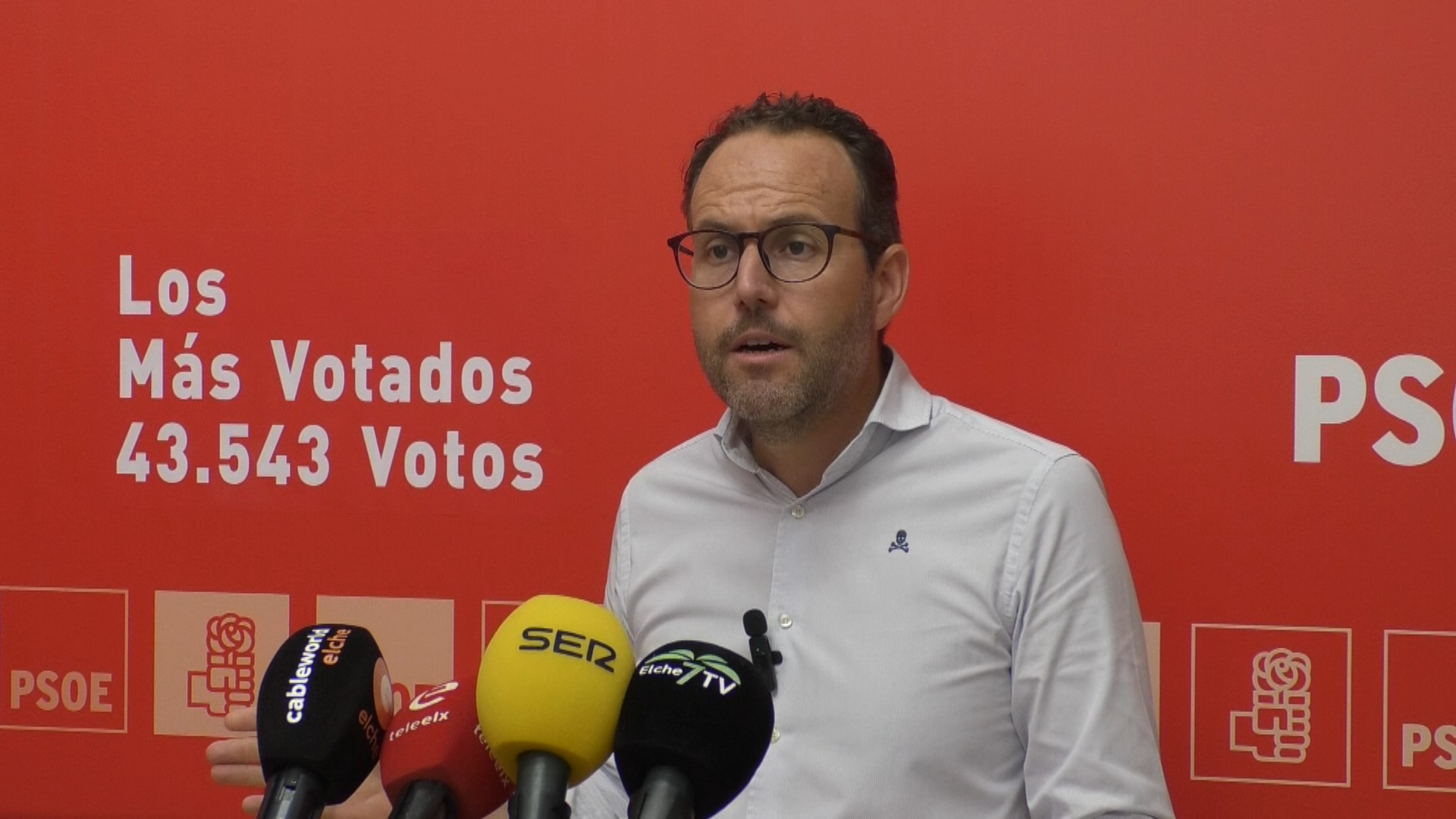El PSOE alerta de que el autobús a las pedanías no admite prórroga mientras la nueva concesión sigue pendiente