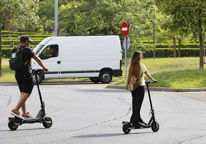 Los menores de 15 años ya no podrán conducir patinetes en Elche desde este jueves