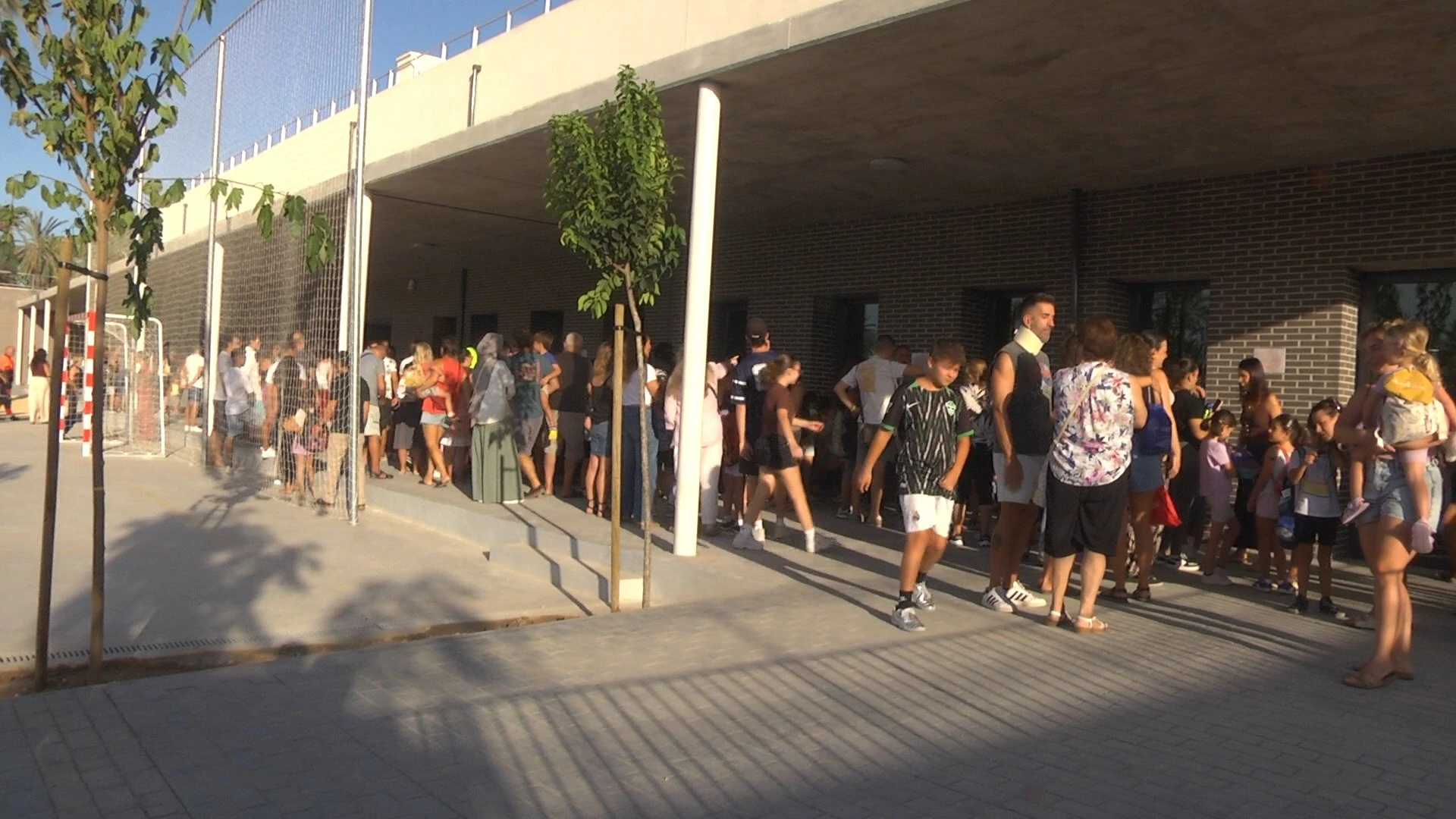 Les Arrels estrena por fin su colegio en Travalón tras nueve años en instalaciones provisionales de San Antón
