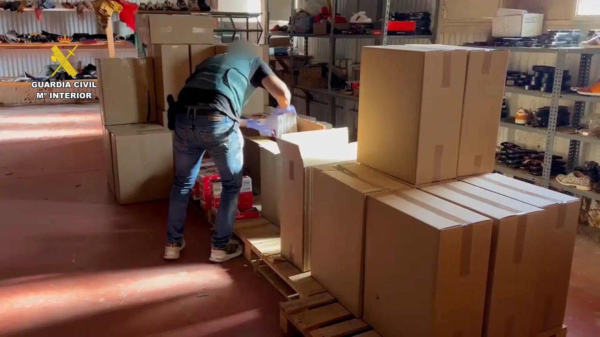 Dos vecinos de Elche, detenidos como presuntos proveedores de una red de contrabando de tabaco