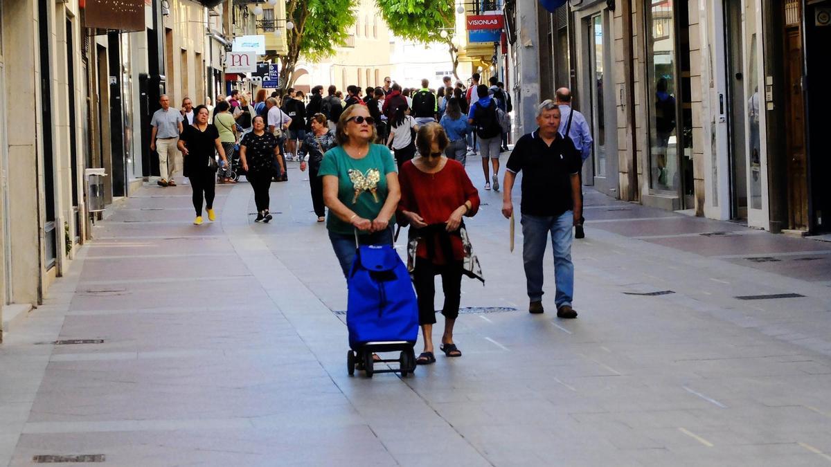 Elche quiere sustituir el Viernes Santo por el segundo lunes de mona como festivo de apertura comercial en 2027