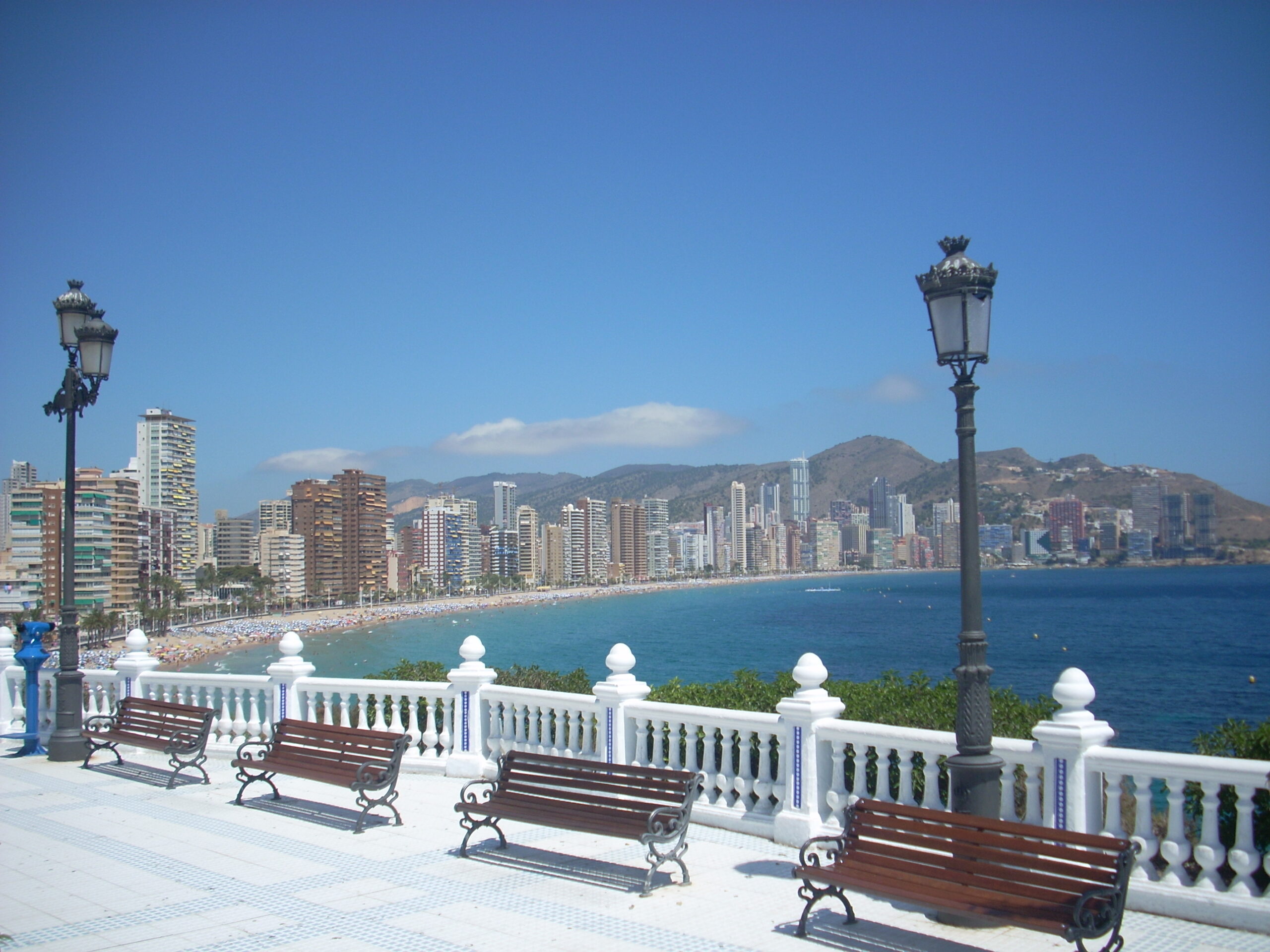 La Costa Blanca mantiene una ocupación hotelera alta en septiembre, pero el sector alerta del aumento de costes
