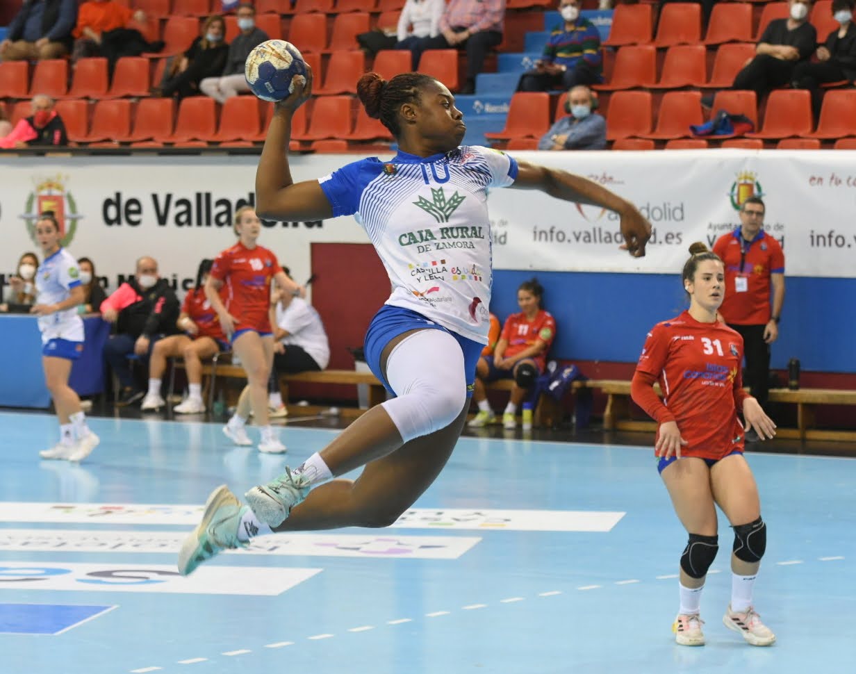 Belén Rodríguez, del CBM Elche, es elegida MVP ante Japón tras anotar seis goles en el triunfo de España (30-26)