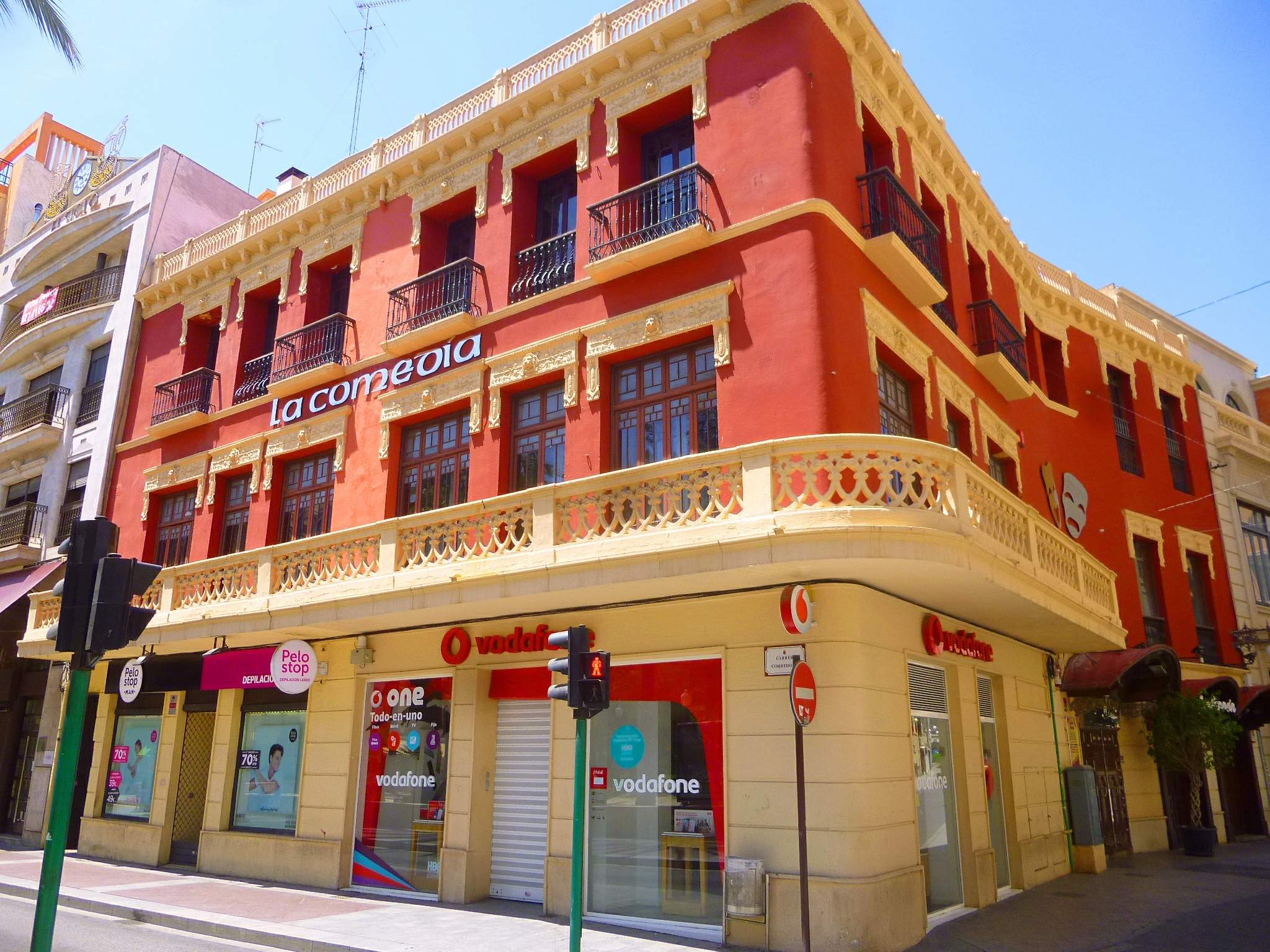 Elche anuncia una moratoria de un año para convertir locales en viviendas en sus principales calles comerciales