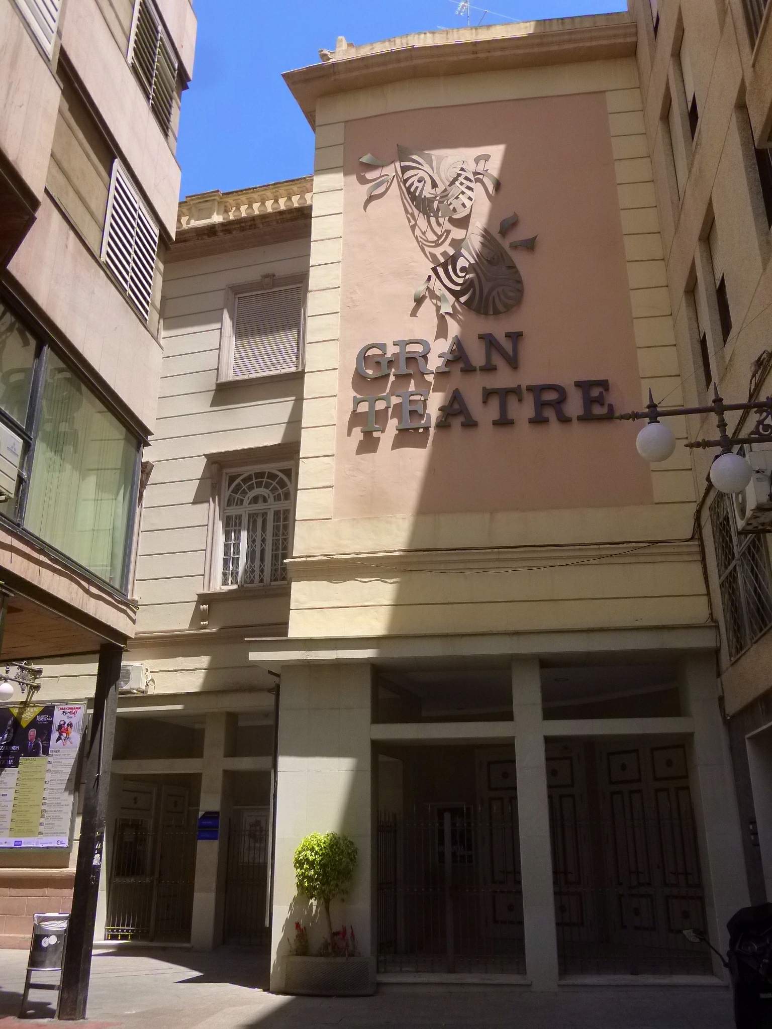 Cultura necesita 223.000 euros más en Elche: el gobierno atribuye el desfase al aumento de actividades y costes