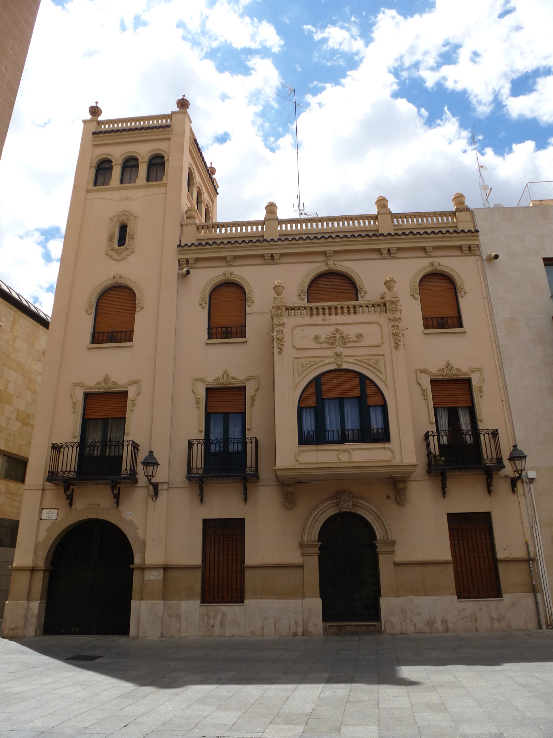 Comienzan las catas en la calle de la Fira para preparar el nuevo pavimento del entorno de Santa María