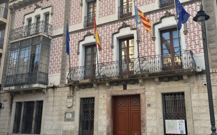 Fachada del Ayuntamiento de Crevillent