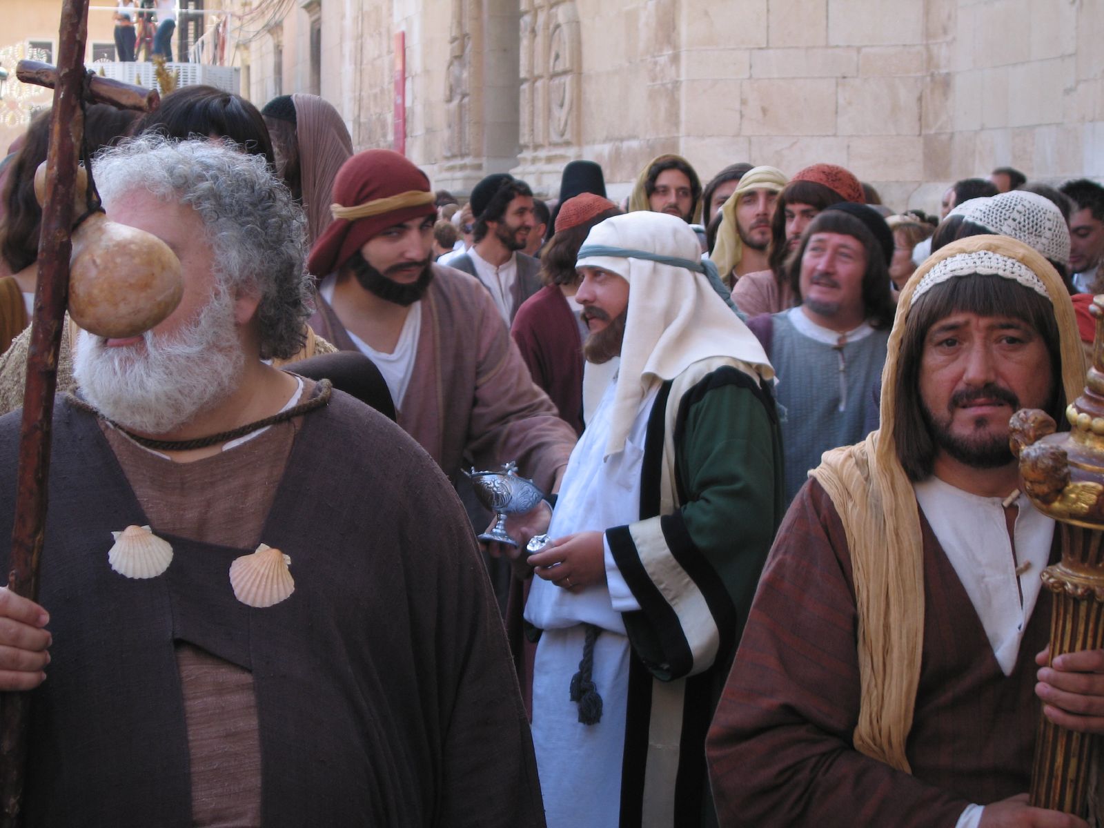 El primer ensayo del Misteri d’Elx transcurre sin aplausos ni cohetería y dedica la Festa a las víctimas de Urda