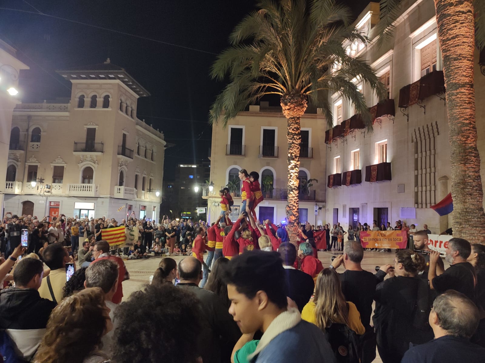 Acció Cultural celebra sus 55 años en Elche con un homenaje a sus socios antes del Correllengua
