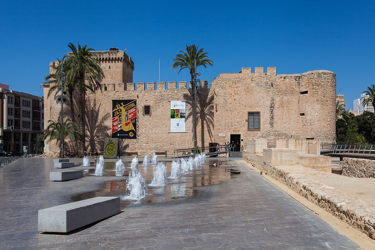El MAHE activa las visitas comentadas de octubre y despide ‘La huella de Dionisos’ con recorridos guiados por AITEAL