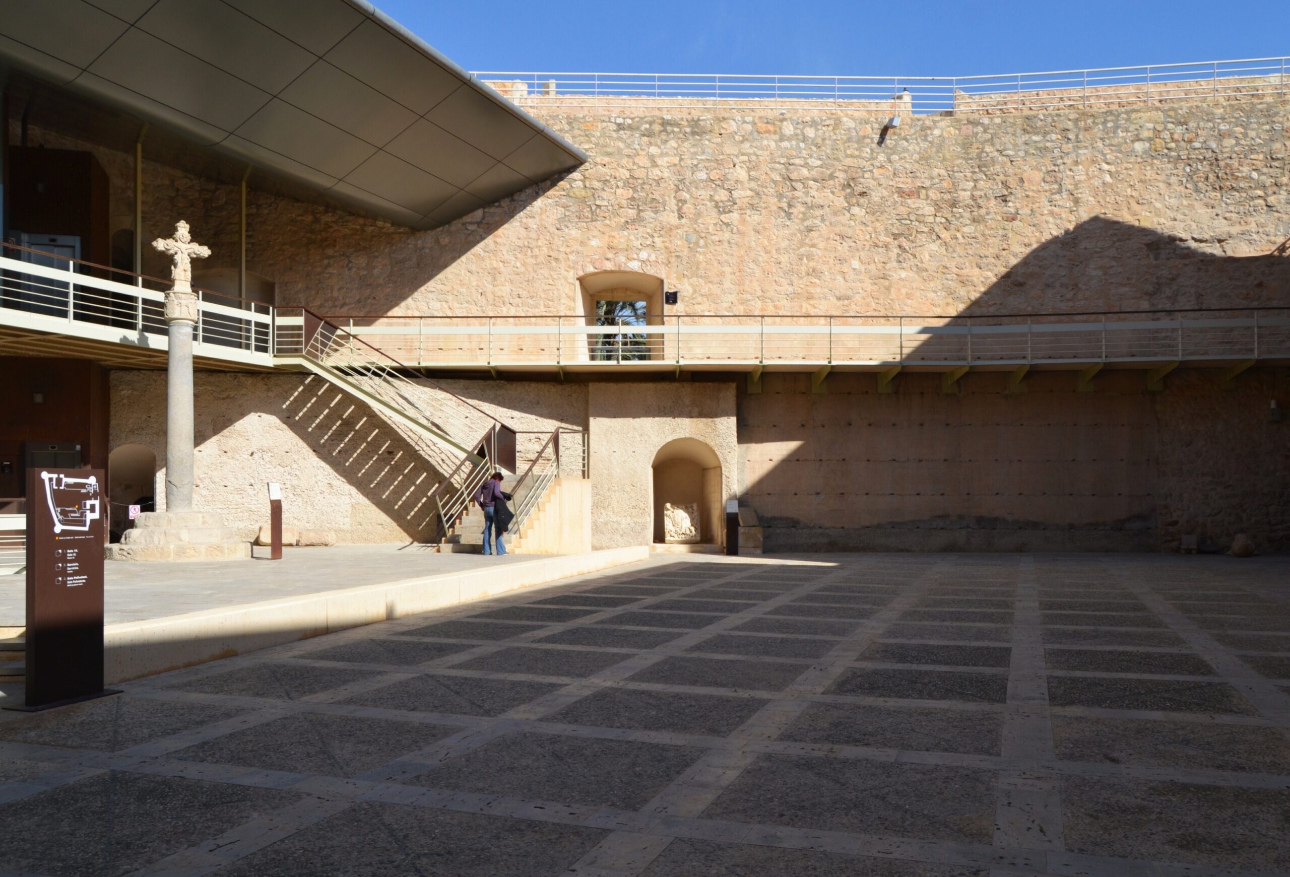 La pasarela Elche Fashion Shoes reúne a una veintena de marcas y 40 propuestas en el Palacio de Altamira