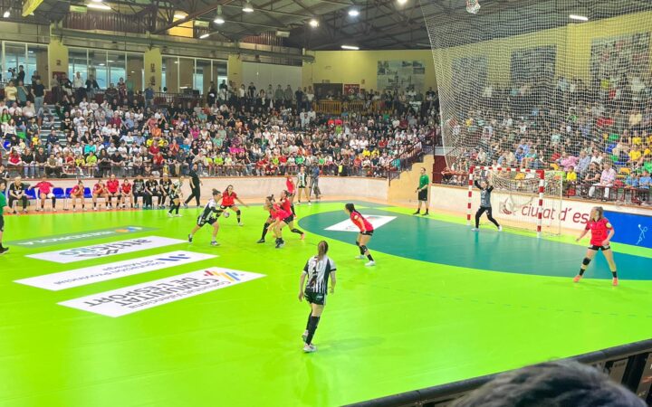 Partido de balonmano femenino del CBM Elche ante Costa del Sol Málaga en el pabellón Esperanza Lag, el 25 de mayo de 2023 (imagen de archivo; no corresponde al encuentro frente al Palautordera de 2026).