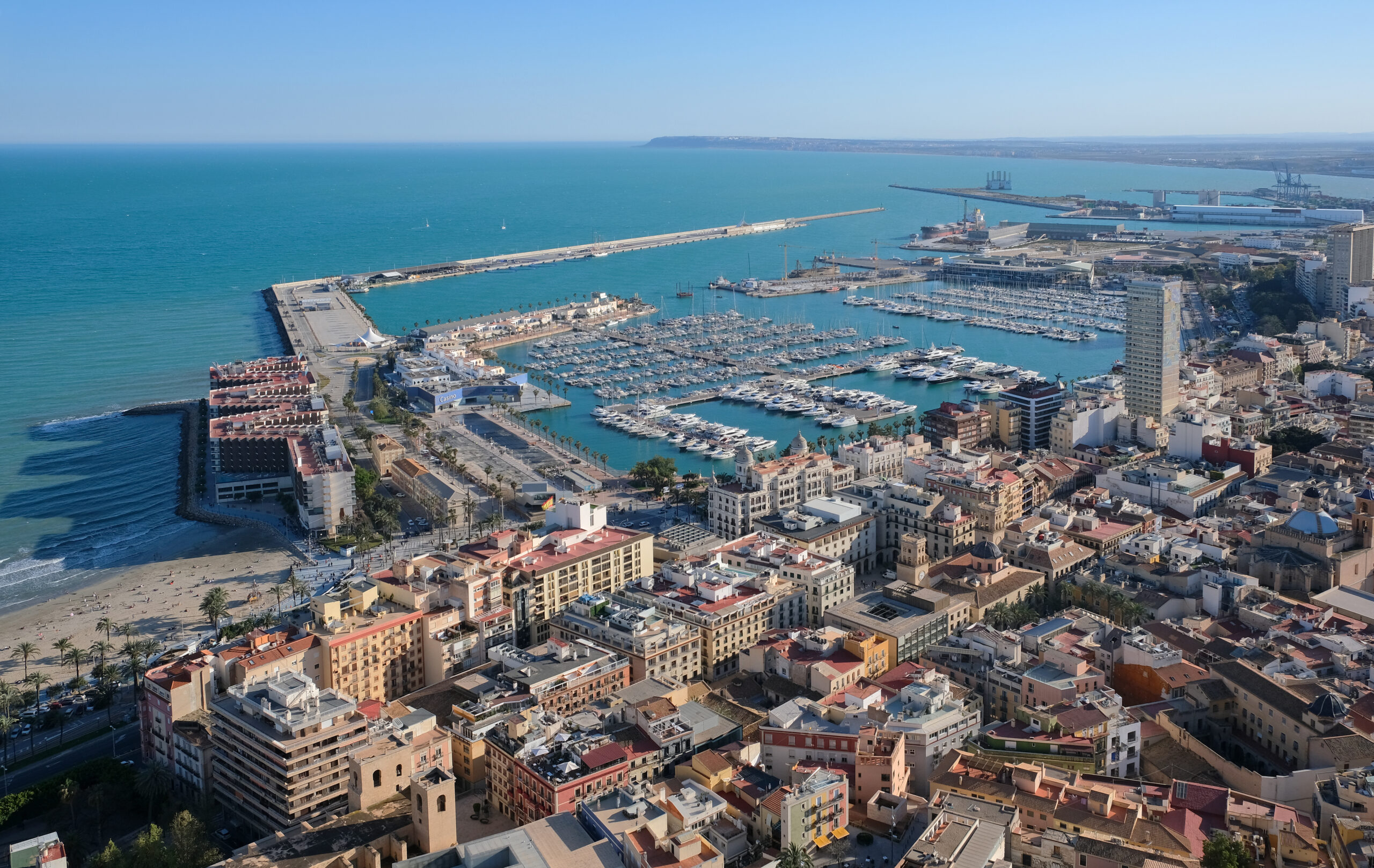 Transportes estudia una nueva conexión ferroviaria para el Puerto de Alicante tras la Variante de Torrellano