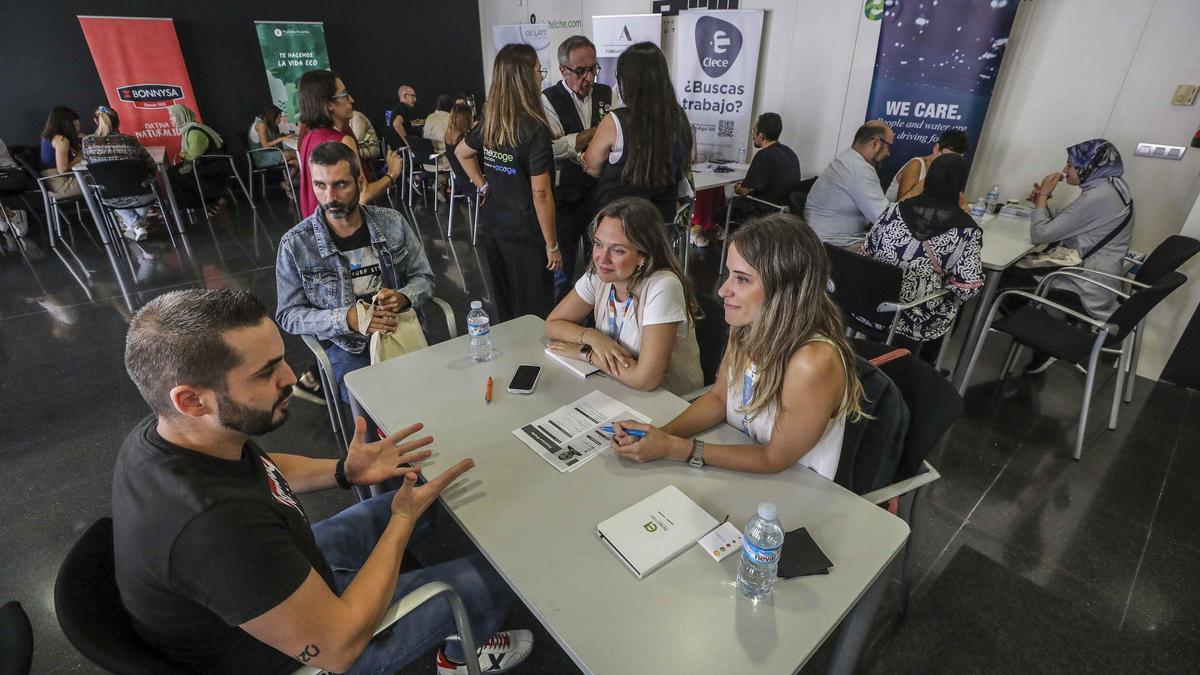 Elche Acoge reúne a 25 empresas y más de 130 participantes en sus jornadas de empleabilidad
