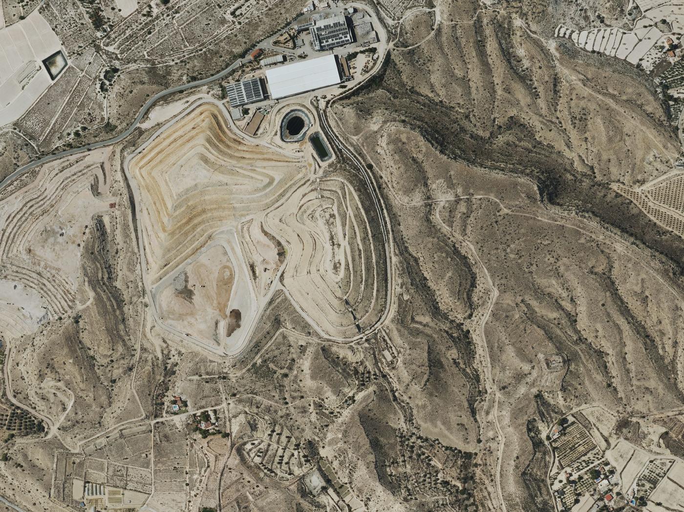 Elche exige por unanimidad nuevas medidas contra los olores de Els Cremats y abre la puerta a una auditoría externa