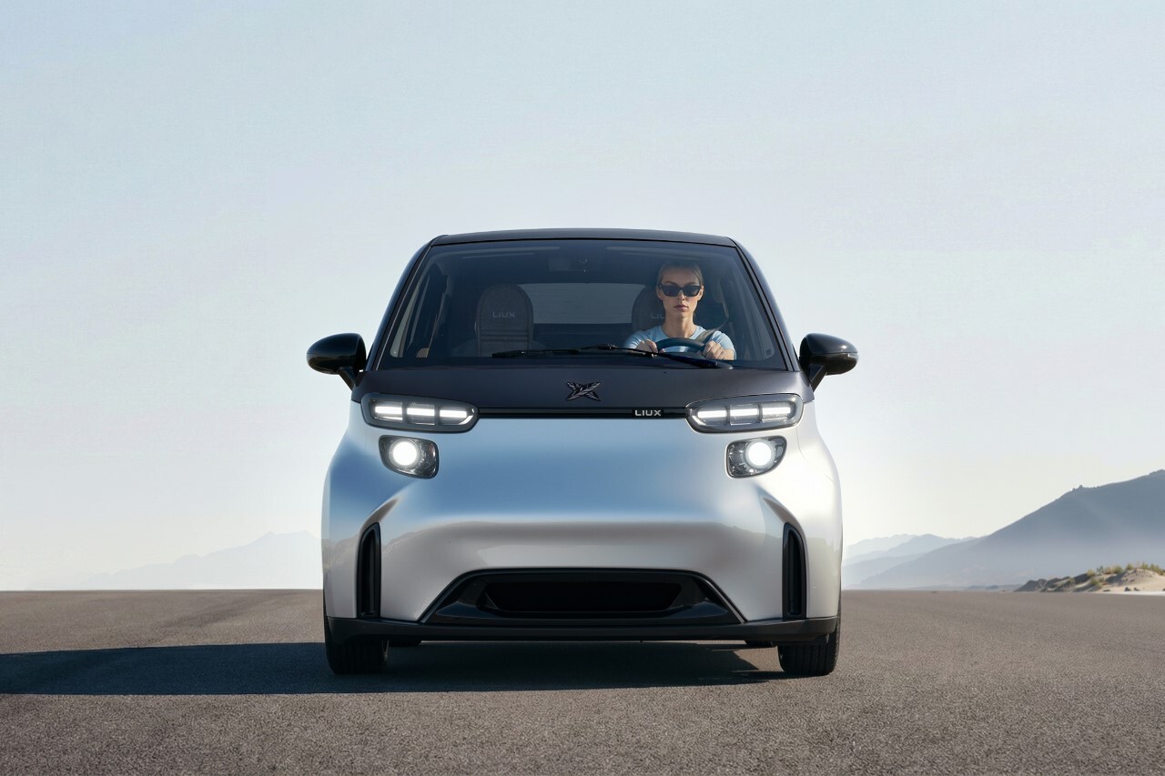 LIUX presenta en París su coche eléctrico de fibra de lino, con parte de su desarrollo industrial en Elche
